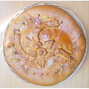 Пирог с яблоками, изюмом и грецким орехом (сдобное тесто)